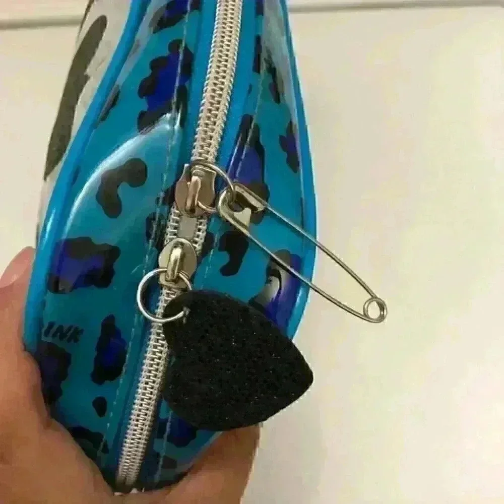VICTORIA SECRET MAKEUP CASE BAG WITH BLUE LEOPARD ANIMAL PRINT - Picture 3 of 6